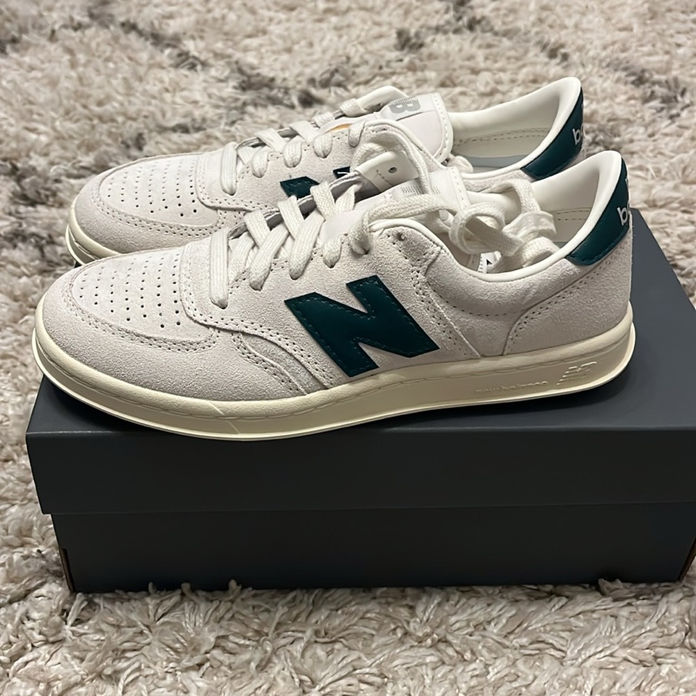New Balance T500 sneakers. Mens size 5. Womens size 6.5. White. Green. New.